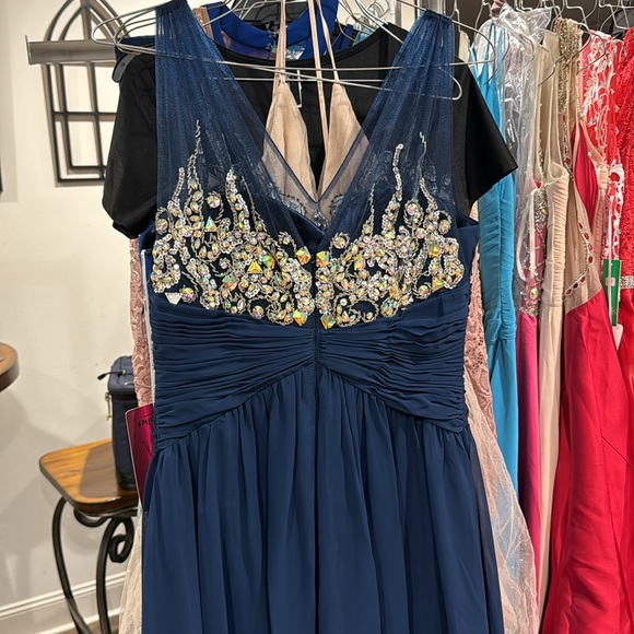 Juliet dress v neck lace - Picture 3 of 4